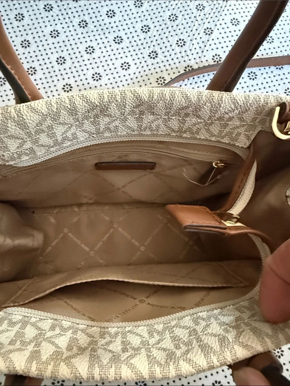 🛍NWOT 🛍 Michael Kors Brown and White Logo Satchel with Crossbody Strap 🛍